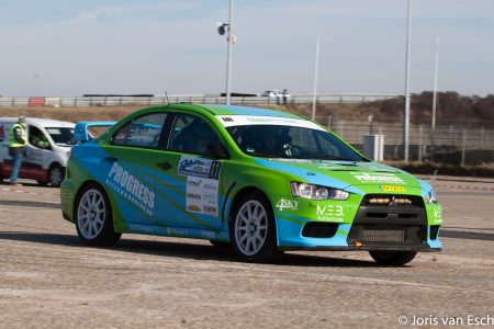 Ledbar gemonteerd op rallywagen VDZ racing