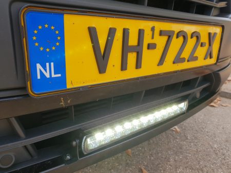 Zijaanzicht SK1205 gemonteerd op nieuwe Ford Transit