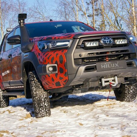 TOYOTA HILUX INVINCIBLE-X (2021+) GRILLE KIT INCLUSIEF 2x TRIPLE-R 750