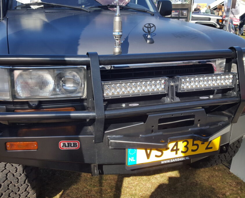 2 maal een Led Light bar gemonteerd aan voorzijde