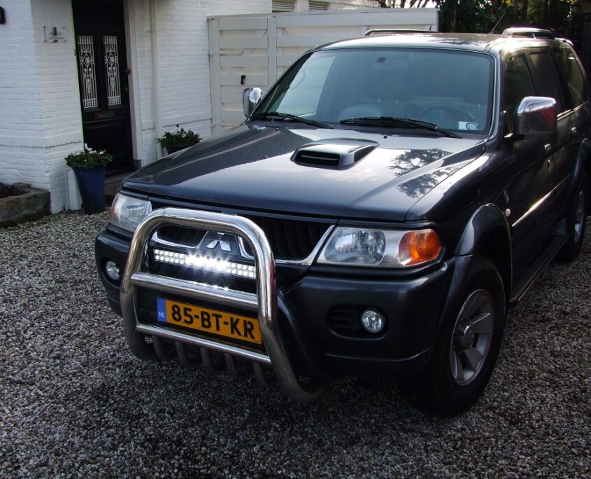 Led Light bar gemonteerd een voorzijde